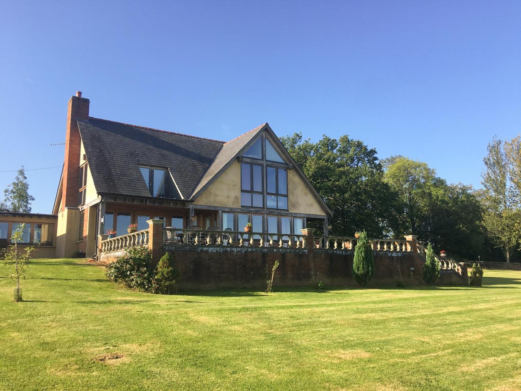 The Grange Villa Dinmore Exterior photo