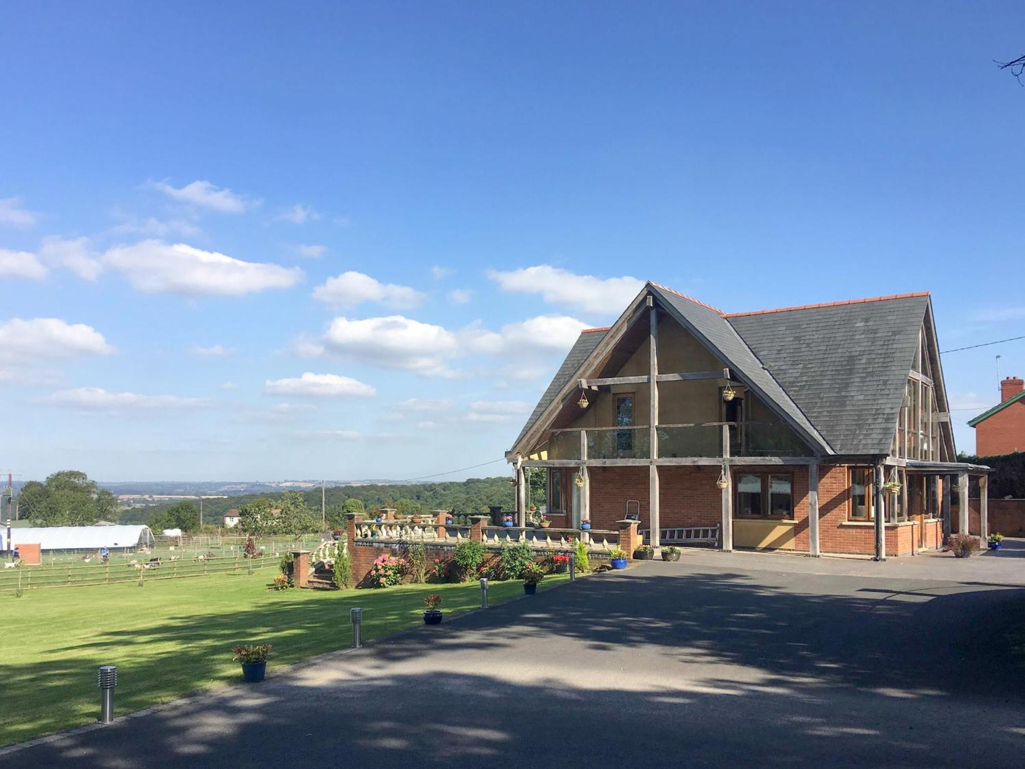 The Grange Villa Dinmore Exterior photo